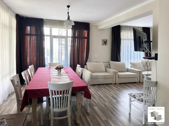 Image No.4-12 Bed House for sale