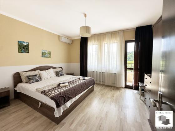 Image No.9-12 Bed House for sale