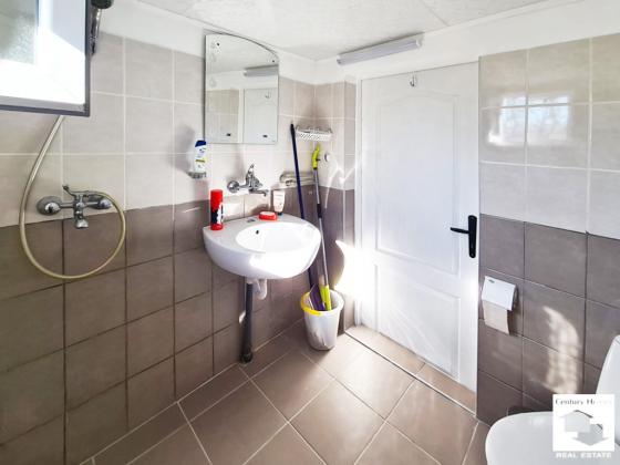 Image No.12-1 Bed House for sale