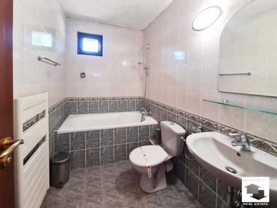 Image No.15-8 Bed House for sale