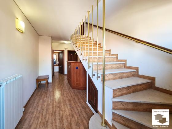 Image No.24-8 Bed House for sale