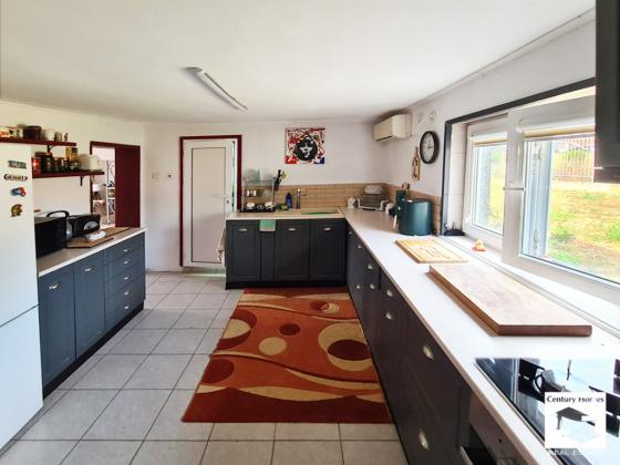 Image No.8-3 Bed House for sale