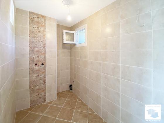 Image No.12-2 Bed House for sale