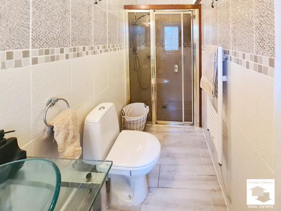 Image No.17-3 Bed House for sale