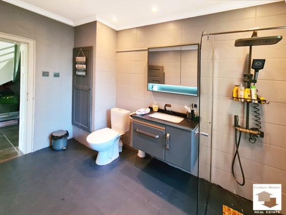 Image No.18-3 Bed House for sale