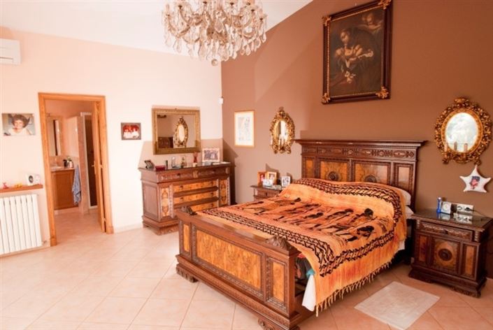 Image No.13-7 Bed Villa for sale