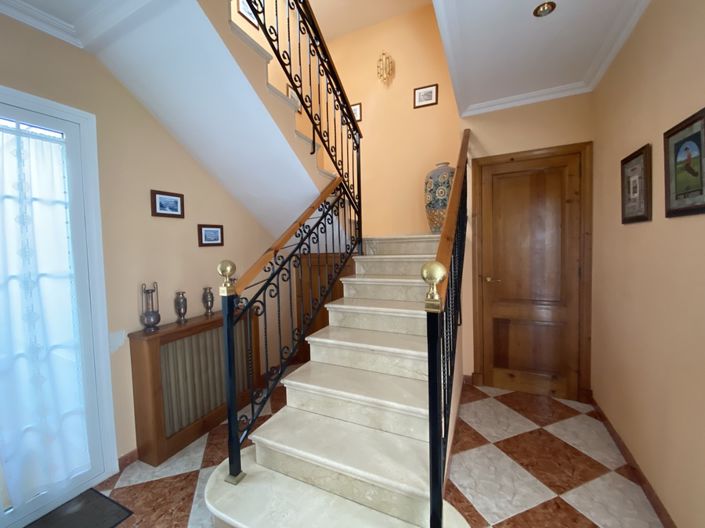 Image No.13-4 Bed Townhouse for sale