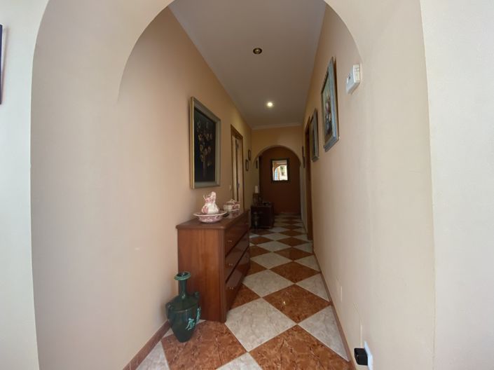 Image No.17-4 Bed Townhouse for sale