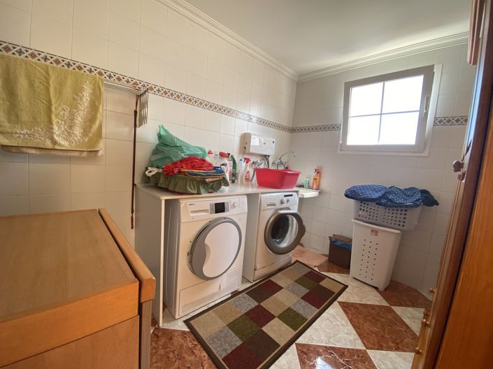 Image No.27-4 Bed Townhouse for sale