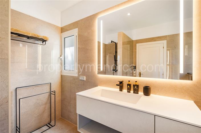 Image No.15-4 Bed Villa for sale