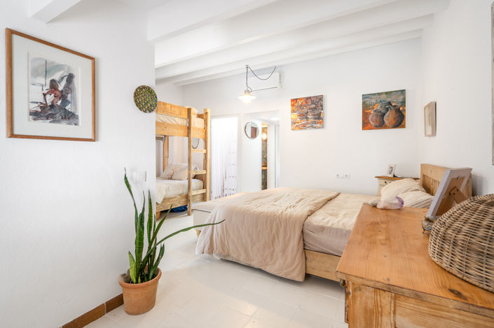 Image No.26-2 Bed Townhouse for sale