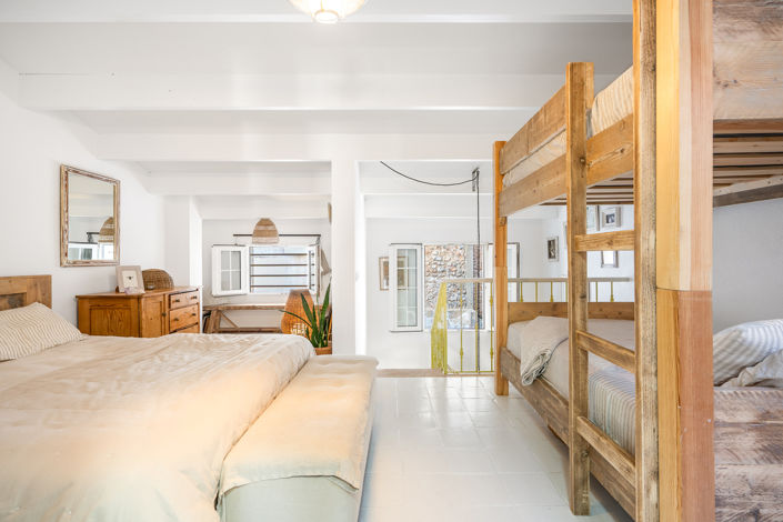 Image No.29-2 Bed Townhouse for sale