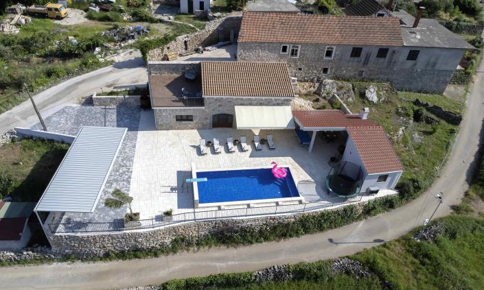 Image No.1-2 Bed House for sale