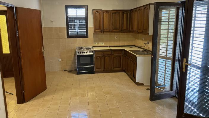 Image No.5-8 Bed Apartment for sale