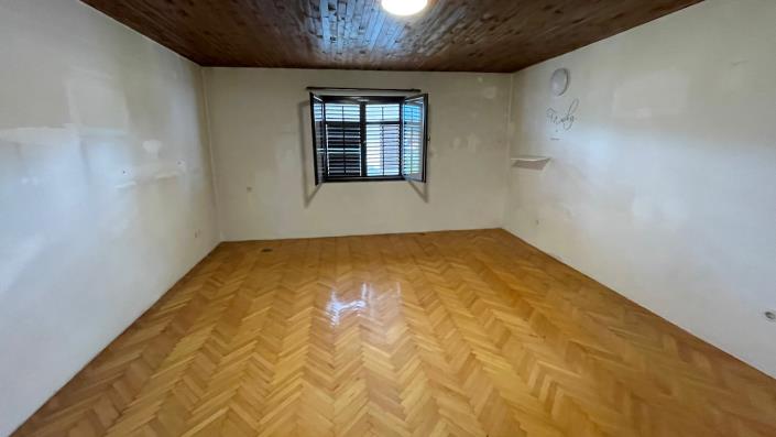 Image No.6-8 Bed Apartment for sale