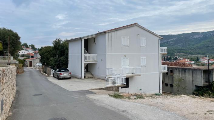 Image No.10-8 Bed Apartment for sale