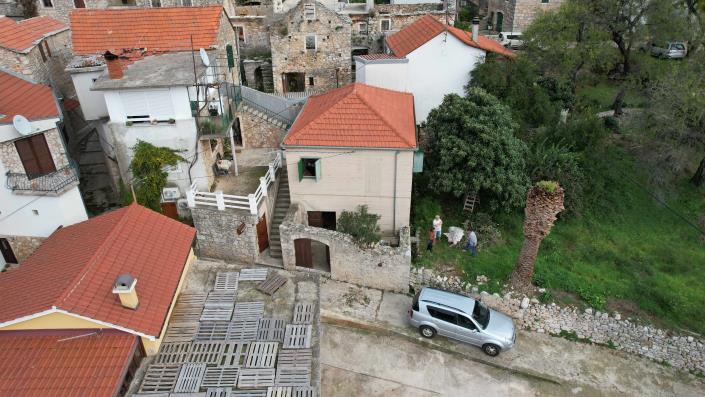 Image No.2-3 Bed House for sale