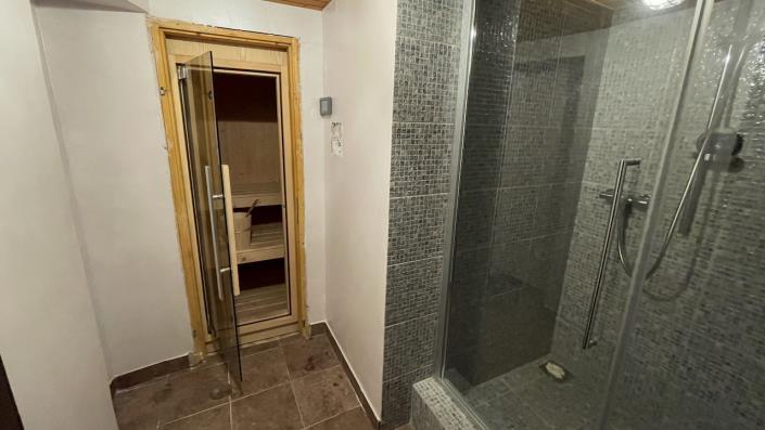 Image No.9-3 Bed House for sale