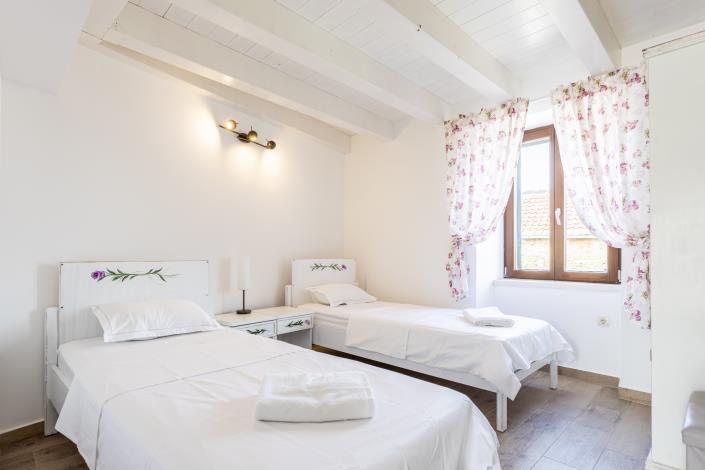 Image No.9-3 Bed House for sale