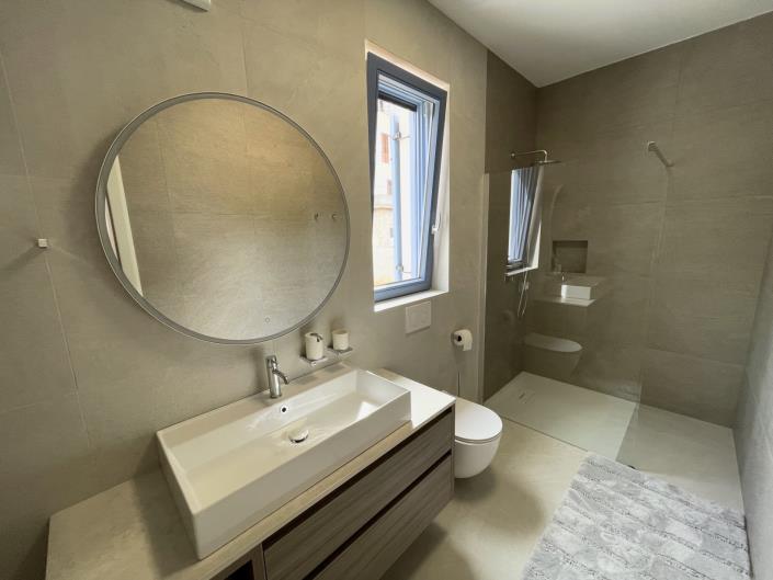 Image No.9-5 Bed Villa / Detached for sale