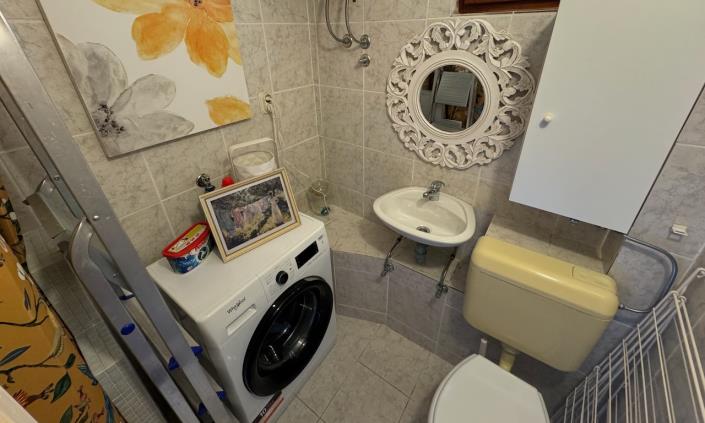 Image No.5-2 Bed House for sale