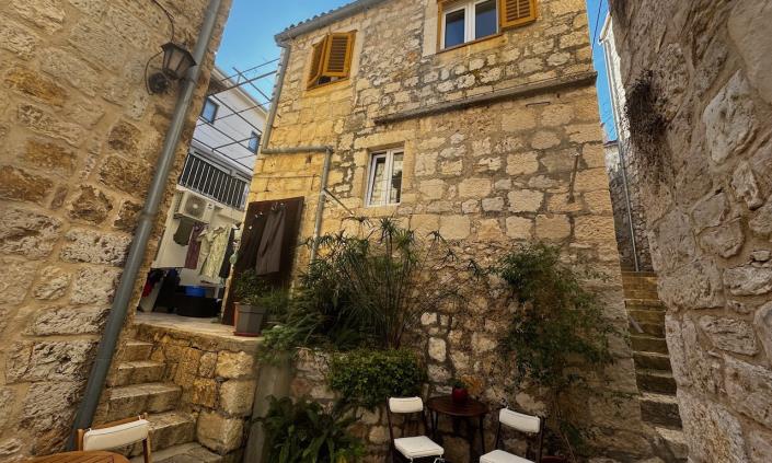 Image No.1-2 Bed House for sale