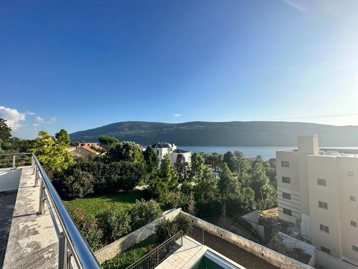 Image No.15-4 Bed House for sale