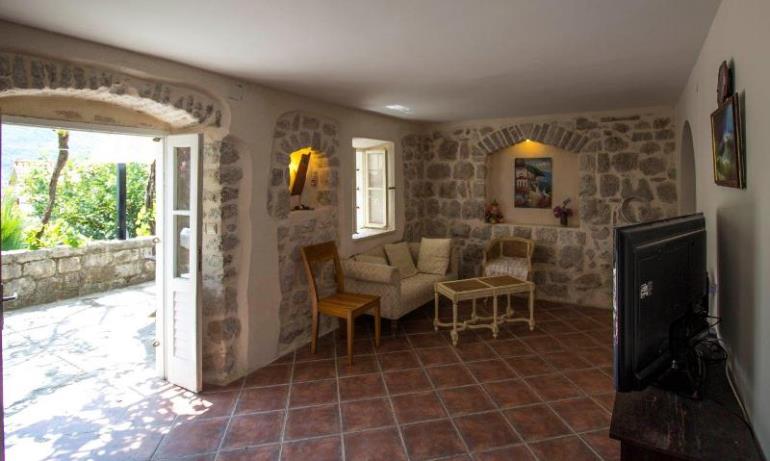 Image No.14-2 Bed House for sale