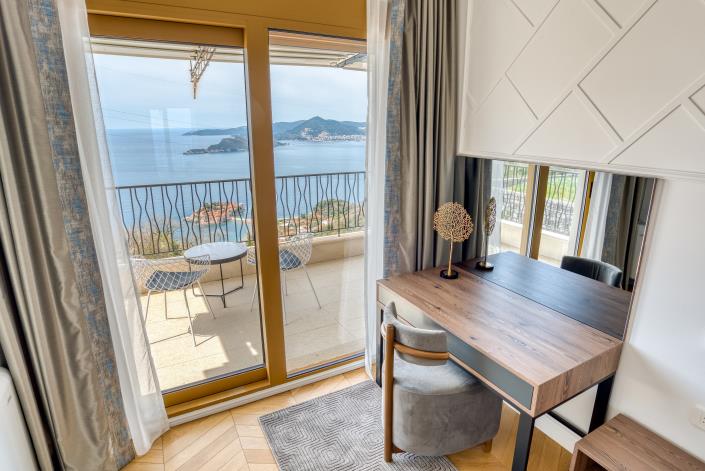 Image No.12-3 Bed Flat for sale