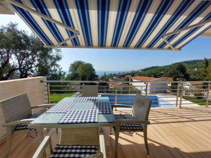 Image No.8-6 Bed House for sale