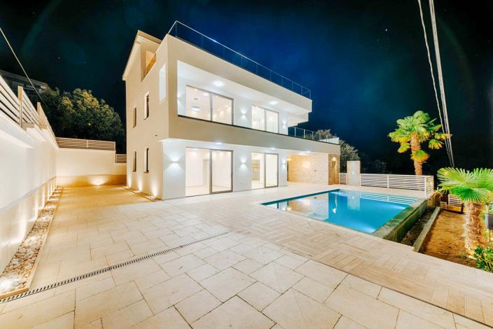 Image No.32-4 Bed Villa for sale