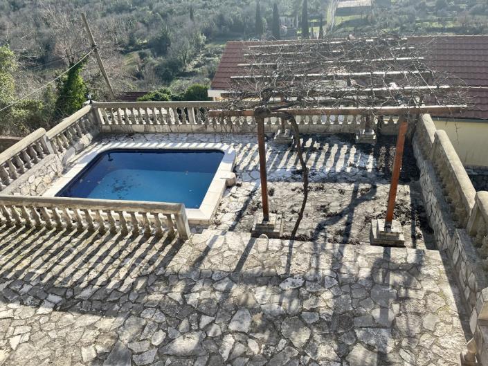 Image No.8-5 Bed House for sale