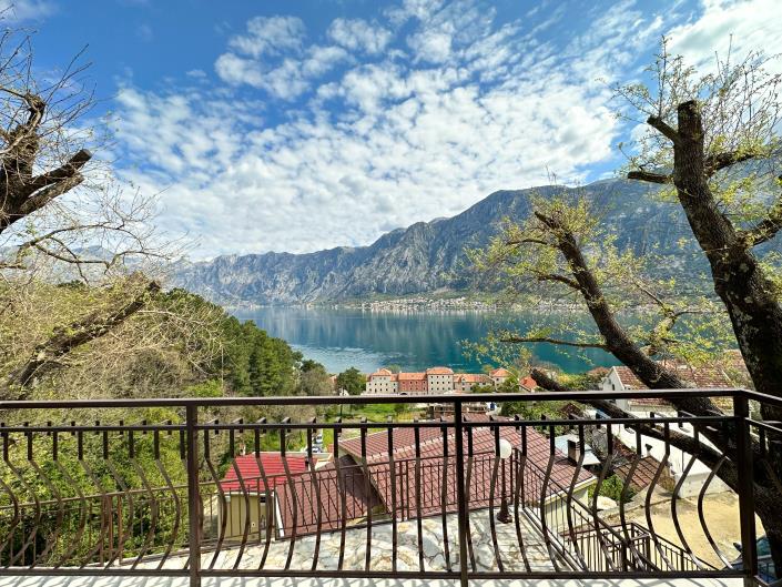 Image No.9-4 Bed House for sale