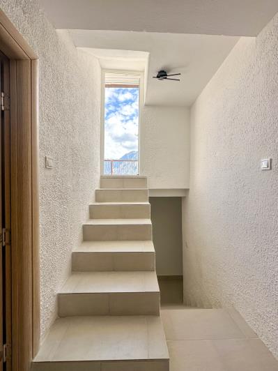 Image No.16-4 Bed House for sale