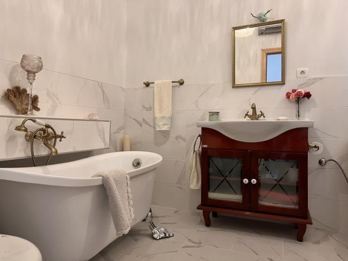 Image No.15-2 Bed House for sale