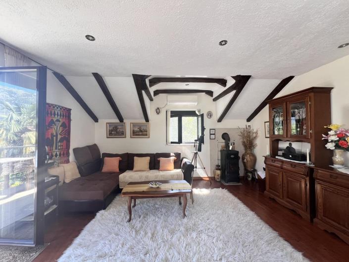 Image No.6-3 Bed House for sale