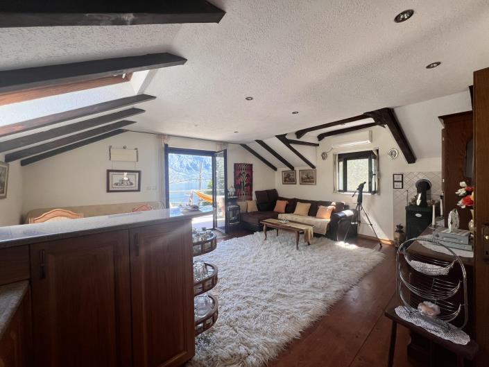 Image No.10-3 Bed House for sale