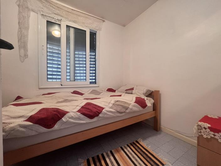 Image No.17-3 Bed House for sale