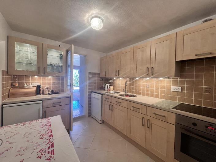 Image No.21-3 Bed House for sale