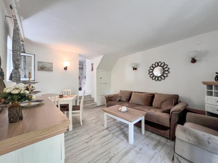 Image No.8-2 Bed House for sale