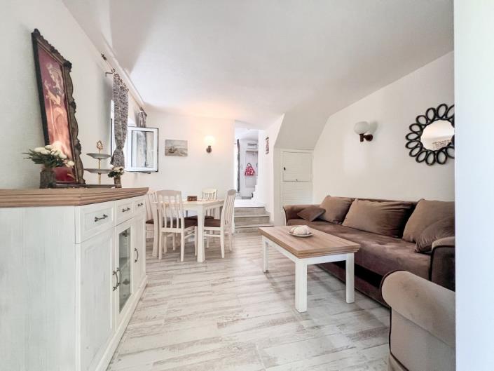 Image No.9-2 Bed House for sale