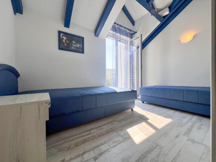 Image No.10-2 Bed House for sale