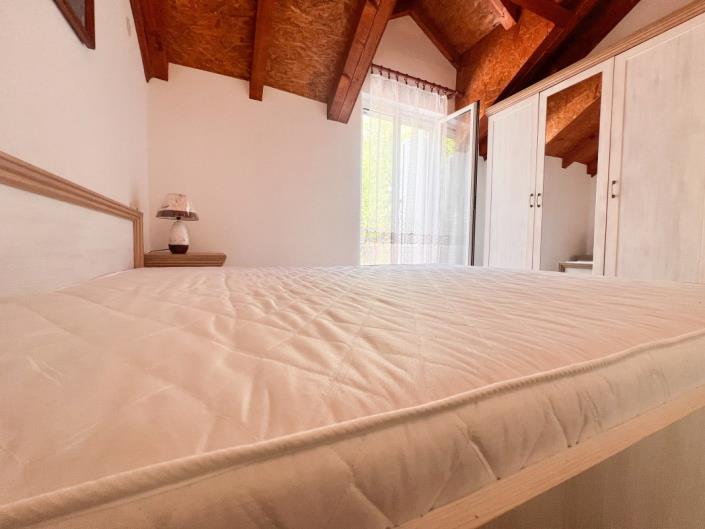 Image No.12-2 Bed House for sale