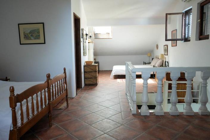 Image No.8-4 Bed House for sale