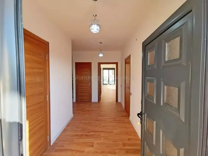 Image No.6-4 Bed House for sale