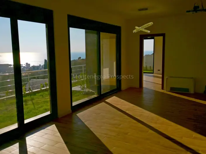 Image No.12-4 Bed House for sale