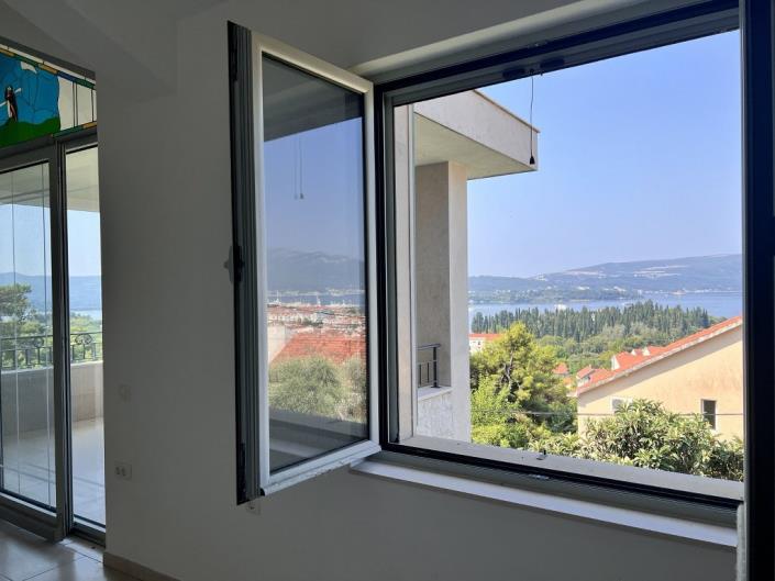 Image No.4-2 Bed House for sale