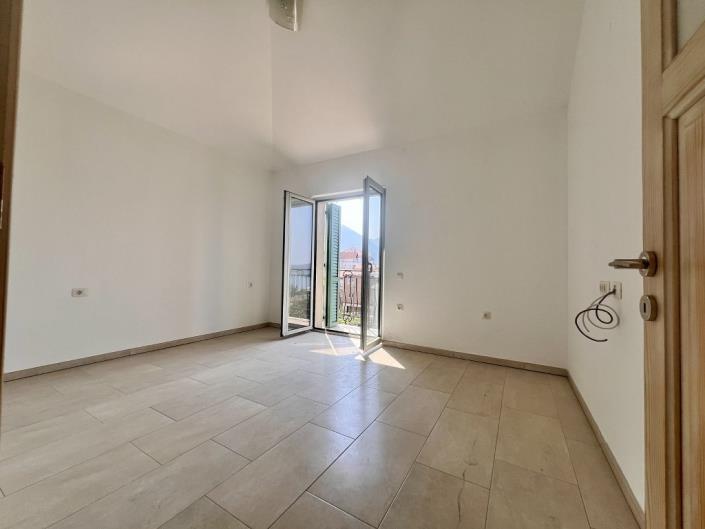 Image No.18-2 Bed House for sale