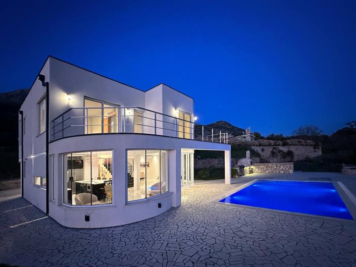 Image No.17-3 Bed House for sale