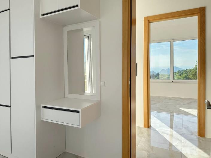 Image No.18-3 Bed House for sale